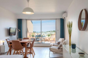 L20 Stunning sea view, terrace, parking, AC, Wifi
